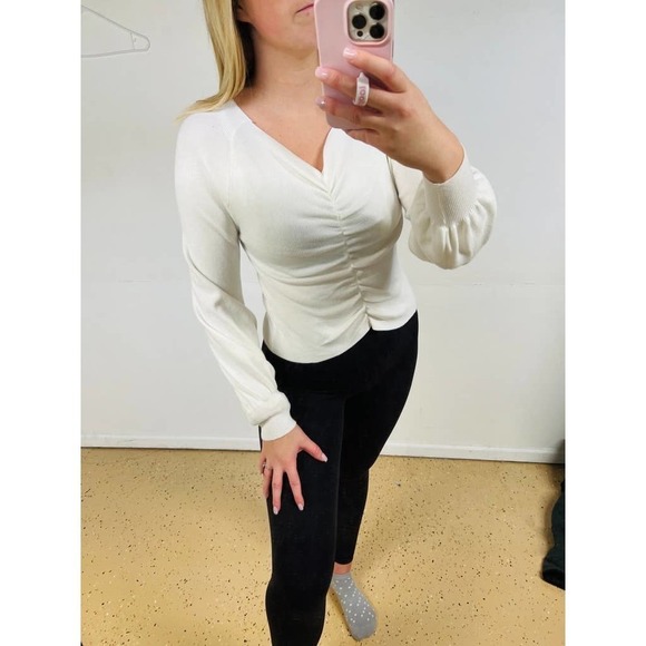 Versona Ivory Sweater - Picture 1 of 5